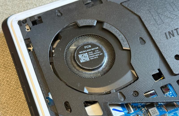 Обзор Asus ROG Strix Scar 18 (2025): невероятно мощного игрового ноутбука с RTX 5090