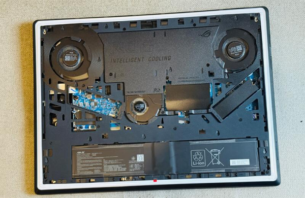 Обзор Asus ROG Strix Scar 18 (2025): невероятно мощного игрового ноутбука с RTX 5090